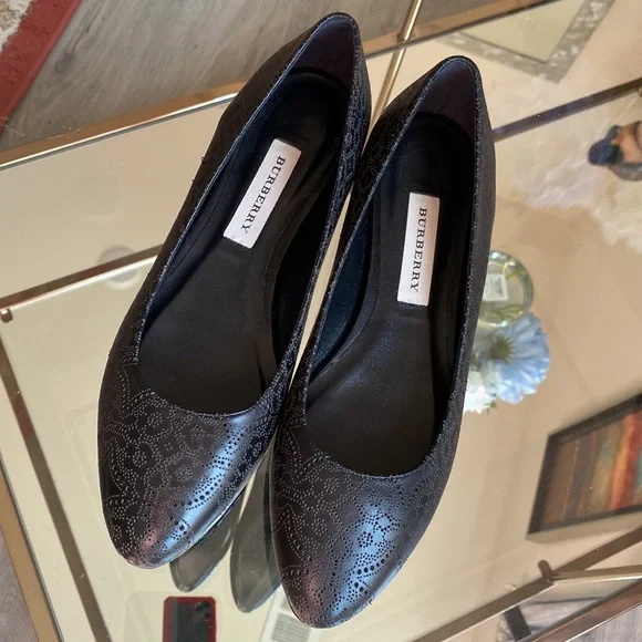 Authentic Burberry flat shoes - Picture 4 of 13